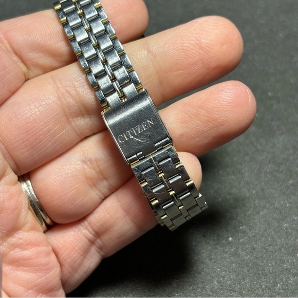 Vintage Citizen Quartz Womans Watch Working With New Battery L1A - Picture 3 of 6